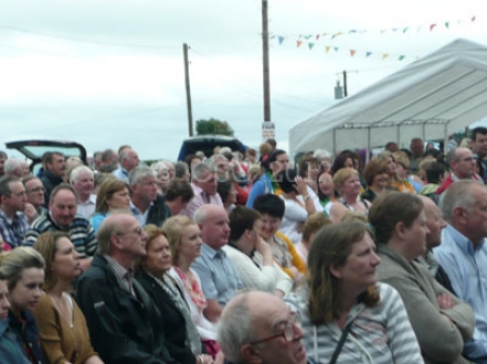 the crowd enjoying Derek Ryan at the Churchill Fair